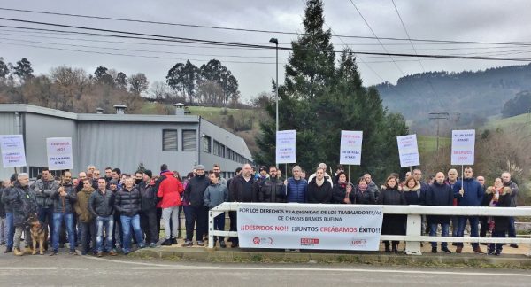 Reclaman la vuelta al diálogo social y la restitución a su puesto de trabajo de una compañera despedida en diciembre