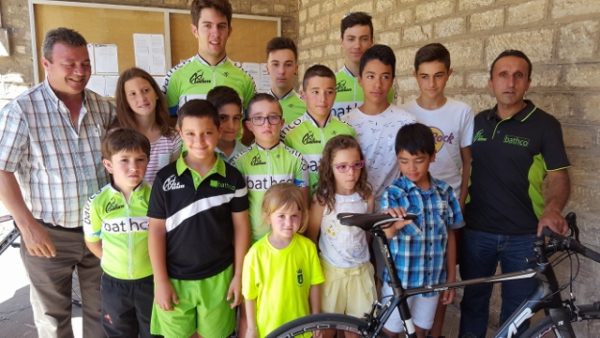 Ciclistas y directivos