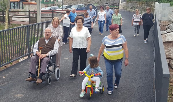 Miguel Ángel Riaño en la apertura del nuevo puente en  Coo
