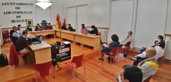 El principal grupo de la oposición afirma que el equipo de gobierno "sólo piensa en satisfacer sus aspiraciones económicas"