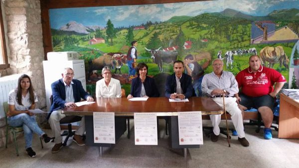 Mesa de honor del acto