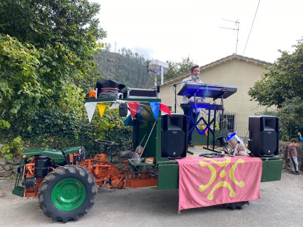 Música itinerante por el pueblo.
