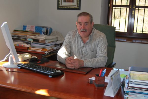 Agustín Saiz en su despacho del Ayuntamiento de Cieza
