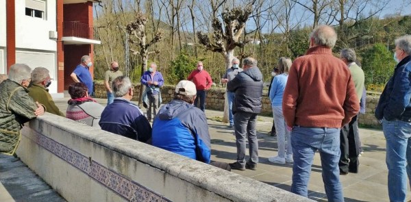 Participantes en la reunión que tuvo lugar en Arenas