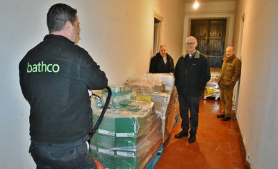 Cáritas de Los Corrales recibe 1,4 toneladas de alimentos aportados por Bathco