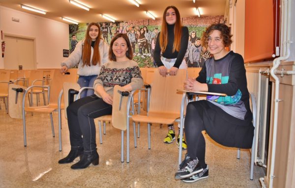 La directora de Asuntos Europeos participó en una de las actividades del Programa Escuelas Embajadoras del Parlamento Europeo al que pertenece el centro