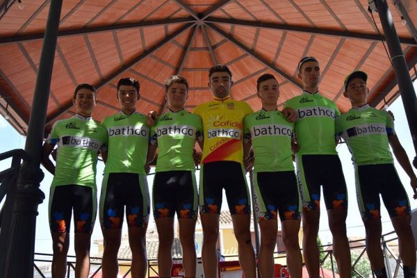 Bathco Team con Regueiro de amarillo