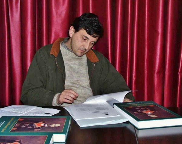 Gabriel Múgica en el antiguo salón de plenos del Ayuntamiento
