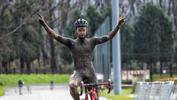  Suárez entra vencedor en Torrelavega