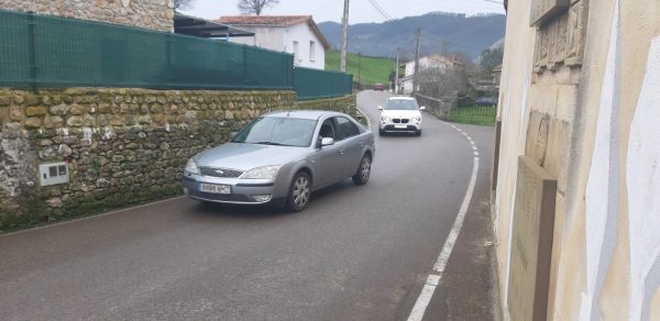 Con un presupuesto de 470.000 euros se ampliará una vía "estrecha, de muchas curvas y muy peligrosa por el tráfico que soporta"