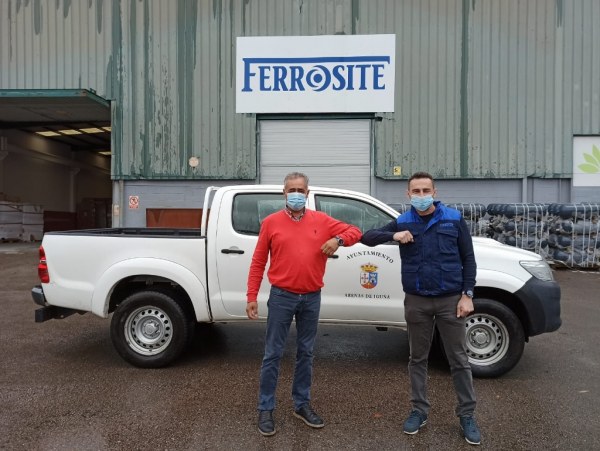 El alcalde de Arenas de Iguña, Pablo Gómez, con el gerente de Ferrosite, Jesús Salmón Acereda