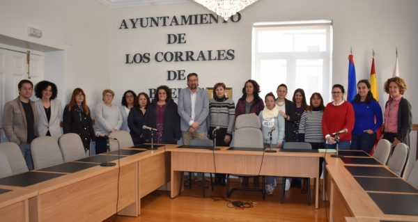 Participantes y autoridades en la clausura del taller