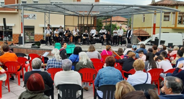 En la foto la Banda del Aserradero en su actuación en Los Corrales de Buelna en 2019